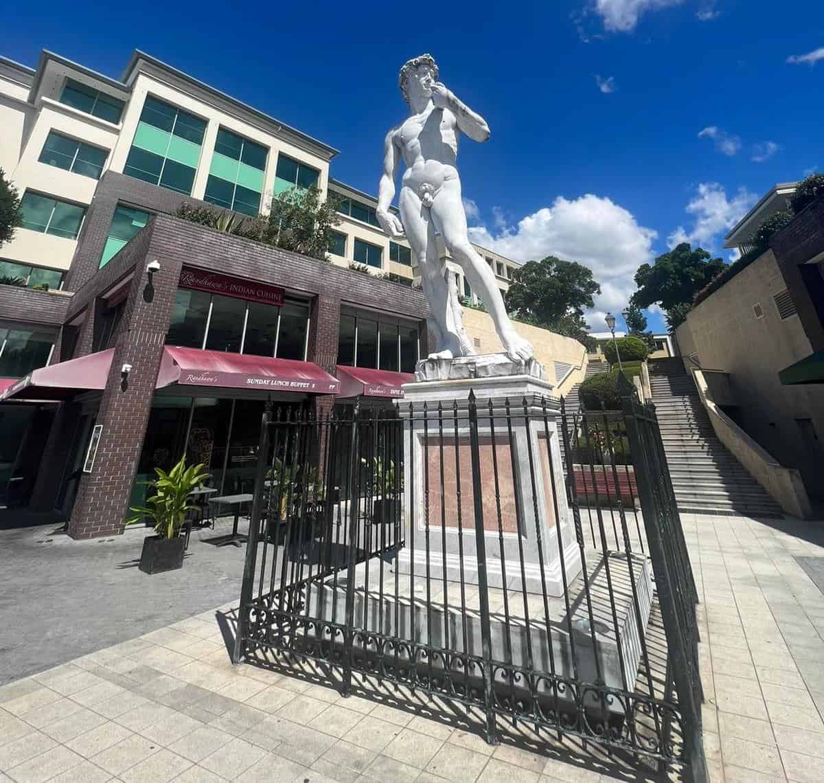 Statue_of_David_Emerald_Lakes_GoldCoast